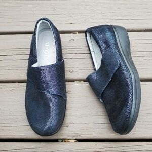 Alegria Lauryn Cosmos Iridescent Metallic Blue Purple Slip-on Clogs 40